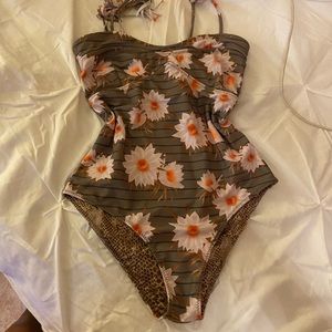 Acacia one piece Medium